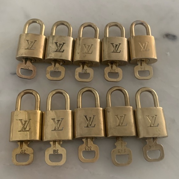 🔐 1 Louis Vuitton LV Padlock Lock + Key Set  for Luggage or Necklace - Picture 5 of 11